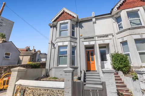 4 bedroom end of terrace house to rent - Hollingbury Road, Brighton BN1