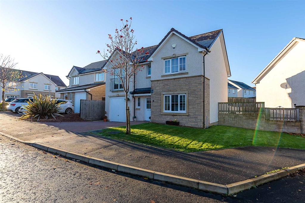 Frances Gordon Road, Perth, PH2 4 bed detached house - £305,000