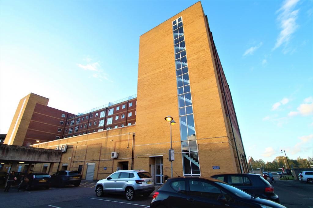 Mill Court, Harlow 2 bed flat £1,150 pcm (£265 pw)