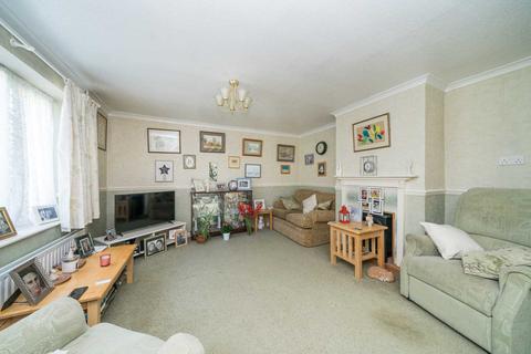 18 Barnard Way, Hemel Hempstead, HP3 9EX