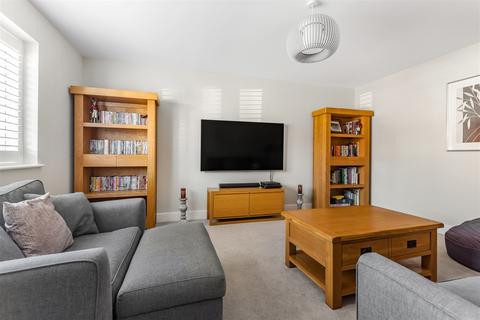 34 Abingworth Crescent, Thakeham, Pulborough, RH20 3GW