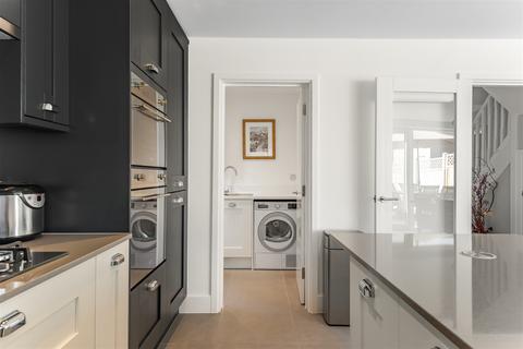 34 Abingworth Crescent, Thakeham, Pulborough, RH20 3GW