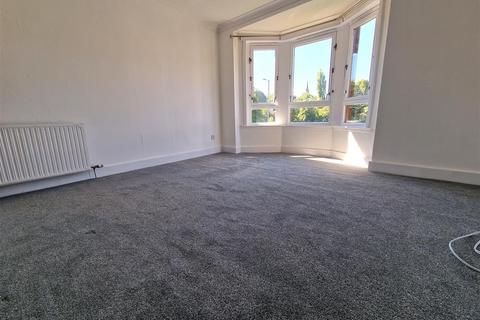 3 bedroom apartment to rent, Nether Auldhouse Road, Pollokshaws, Glasgow