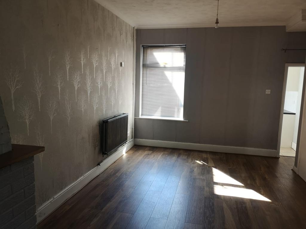 Fairmont Road, Grimsby DN32 3 bed terraced house £525 pcm (£121 pw)