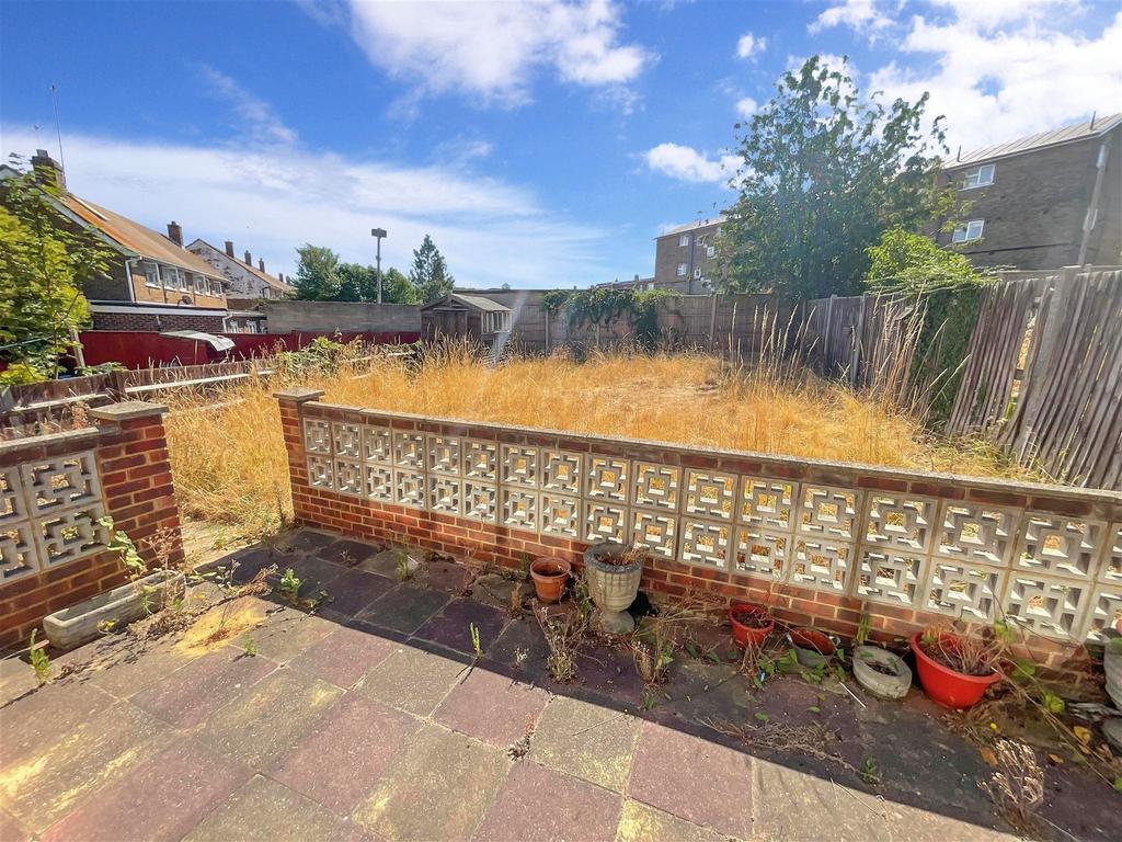 Cavell Crescent, Dartford, Kent 3 bed semidetached house for sale £
