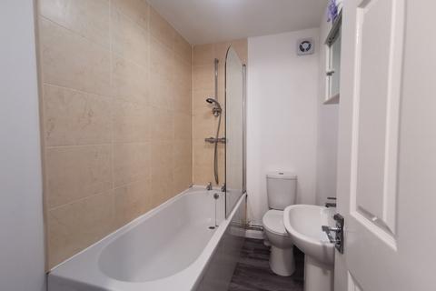 2 bedroom flat to rent, Willerby Road, Hull, North Humberside, HU5