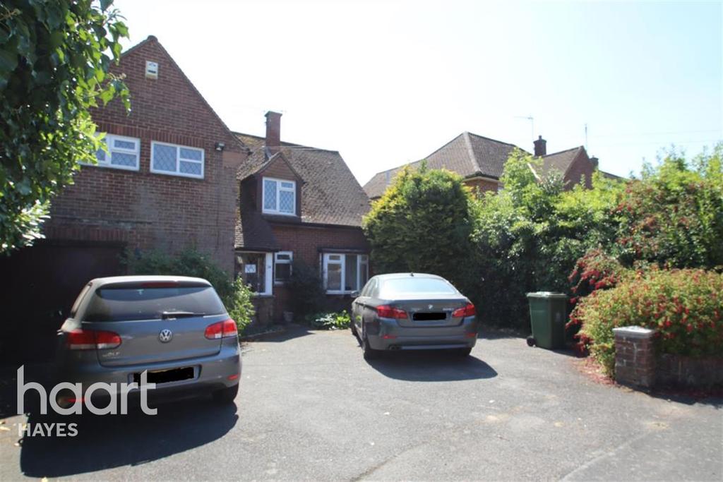 Wood Lane Close,Iver SL0 0LJ 4 bed detached house £2,000 pcm (£462 pw)