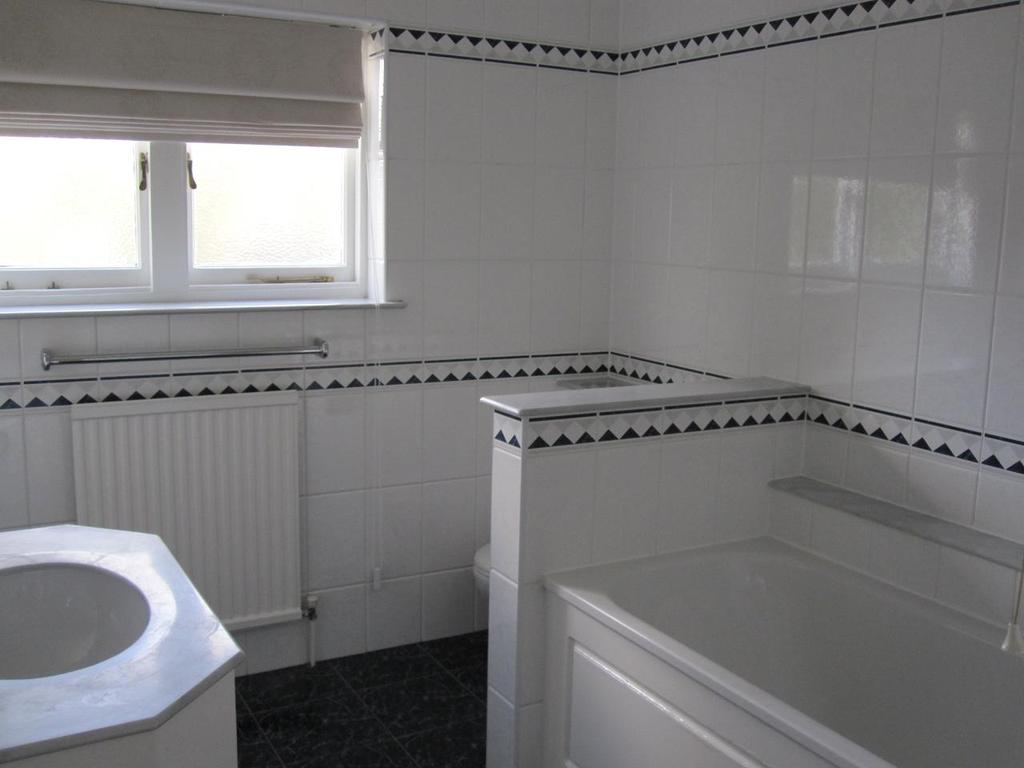 Tudor Gardens Acton W3 4 bed house £3,200 pcm (£738 pw)