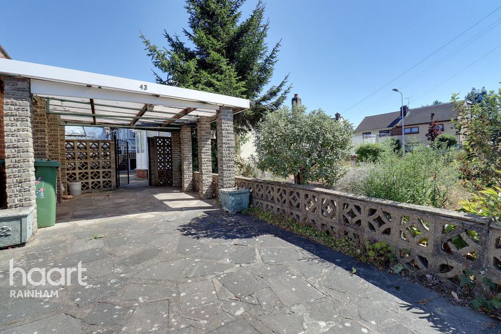 Cherry Tree Lane, Rainham 3 bed bungalow for sale £450,000