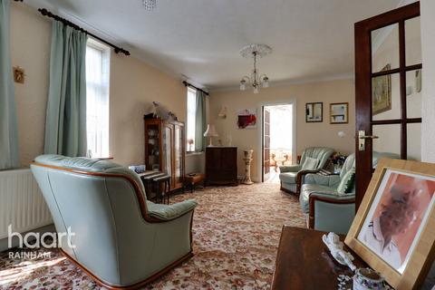 43 Cherry Tree Lane, Rainham, RM13 8TR