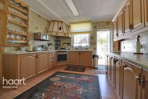 43 Cherry Tree Lane, Rainham, RM13 8TR