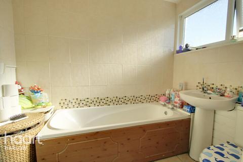 104 Canons Brook, Harlow, CM19 4EG