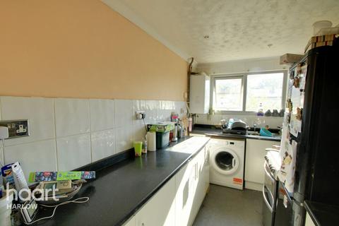 104 Canons Brook, Harlow, CM19 4EG