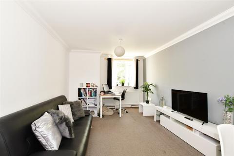 2 bedroom ground floor flat for sale - London Road, Romford, Essex