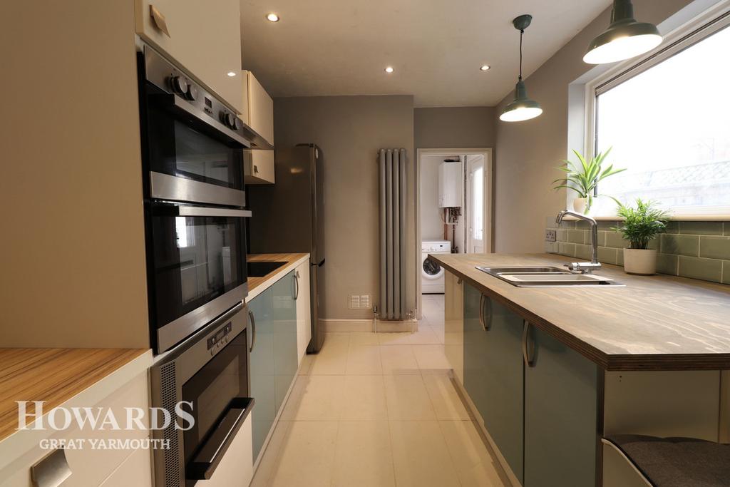 Hamilton Road, Great Yarmouth 4 bed terraced house £220,000