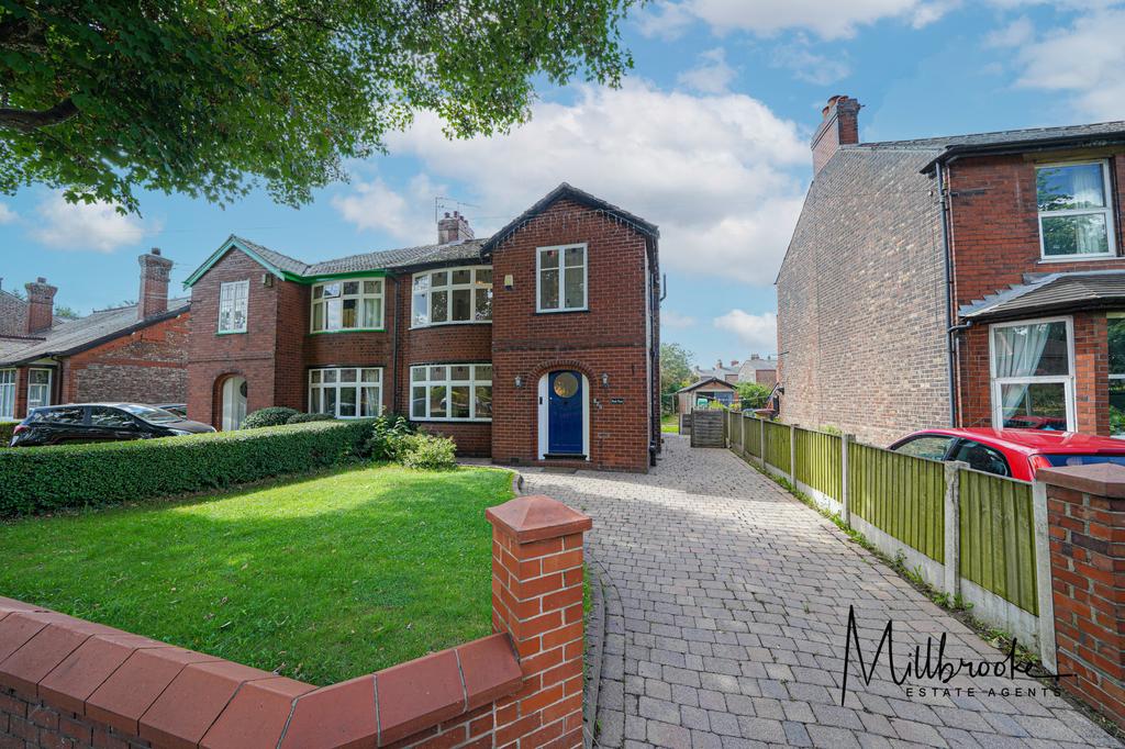 Liverpool Road, Irlam, Manchester, M44 3 bed semidetached house for