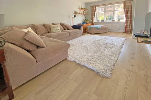 5 Bardon Walk, Exeter, EX2 7PP