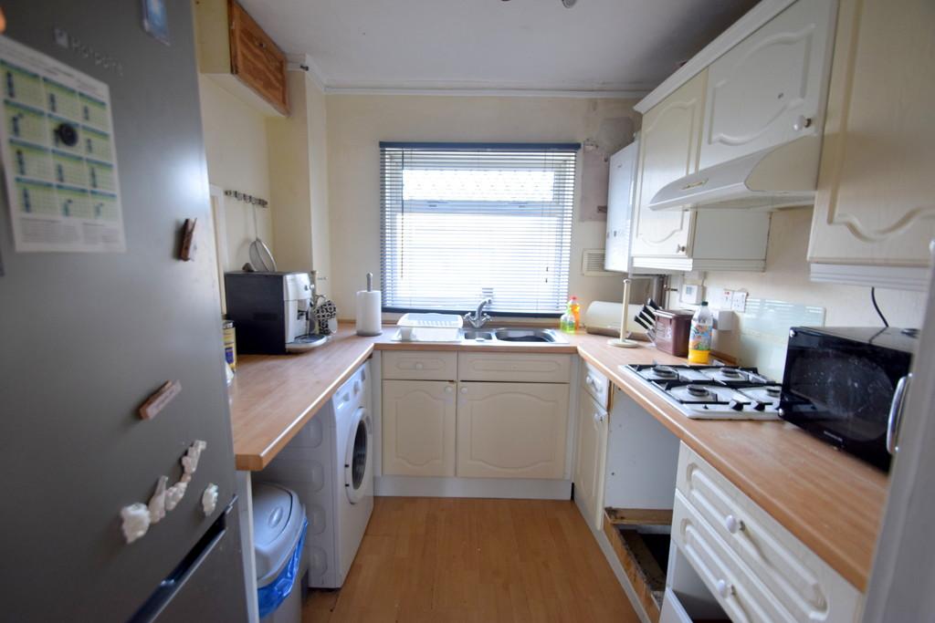 9 Queens Avenue, Sarn, Bridgend, Bridgend County Borough, CF32 9SS 2