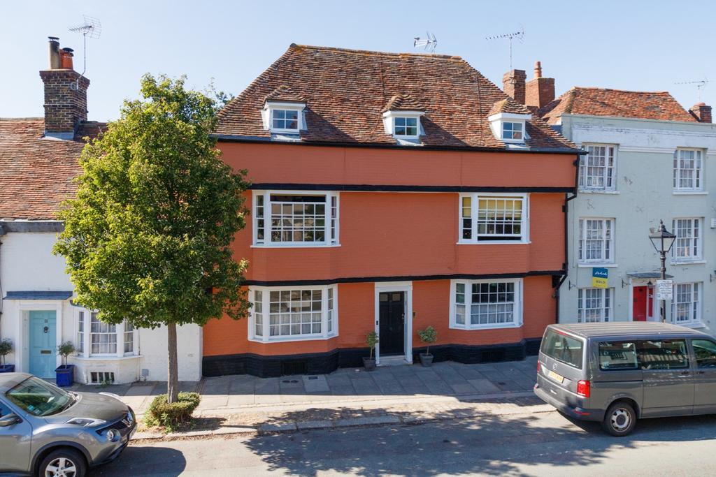 Abbey Street, Faversham 2 bed ground floor flat £1,250 pcm (£288 pw)