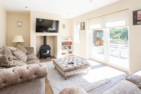 3 bedroom detached house to rent, Furnished Detached Family Home In Cranbrook