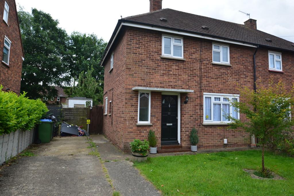 Cowley Crescent, Hersham, Walton On... 2 bed semidetached house to
