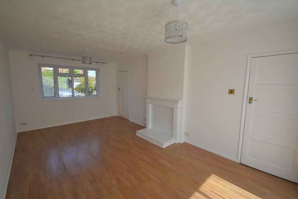 Cowley Crescent, Hersham, Walton On... 2 bed semidetached house to