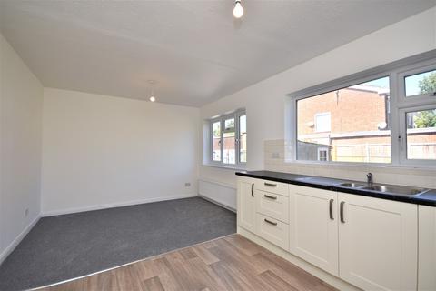 3 bedroom detached house to rent - Rayleigh Avenue, Leigh-on-Sea