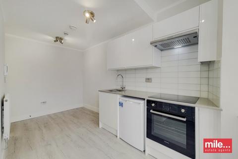 Studio to rent - North End Road, London