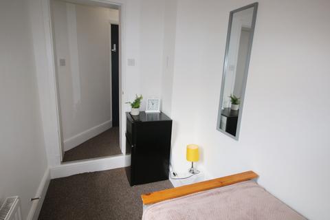 1 bedroom in a house share to rent, 16 Carholme Road, Newland, Lincoln, Lincolnshire, LN1 1RR,