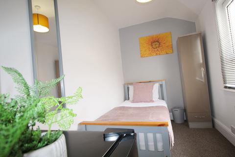 1 bedroom in a house share to rent, 16 Carholme Road, Newland, Lincoln, Lincolnshire, LN1 1RR,