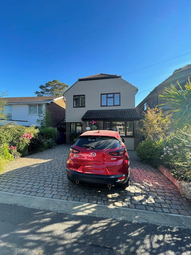 Bearwood Close, Potters Bar, EN6 5 bed detached house £750,000