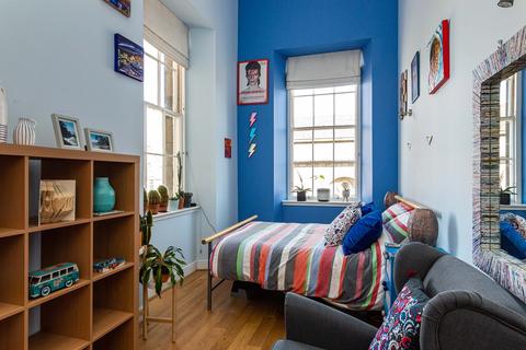 11/4 Mill Lane, Edinburgh, EH6 6TJ