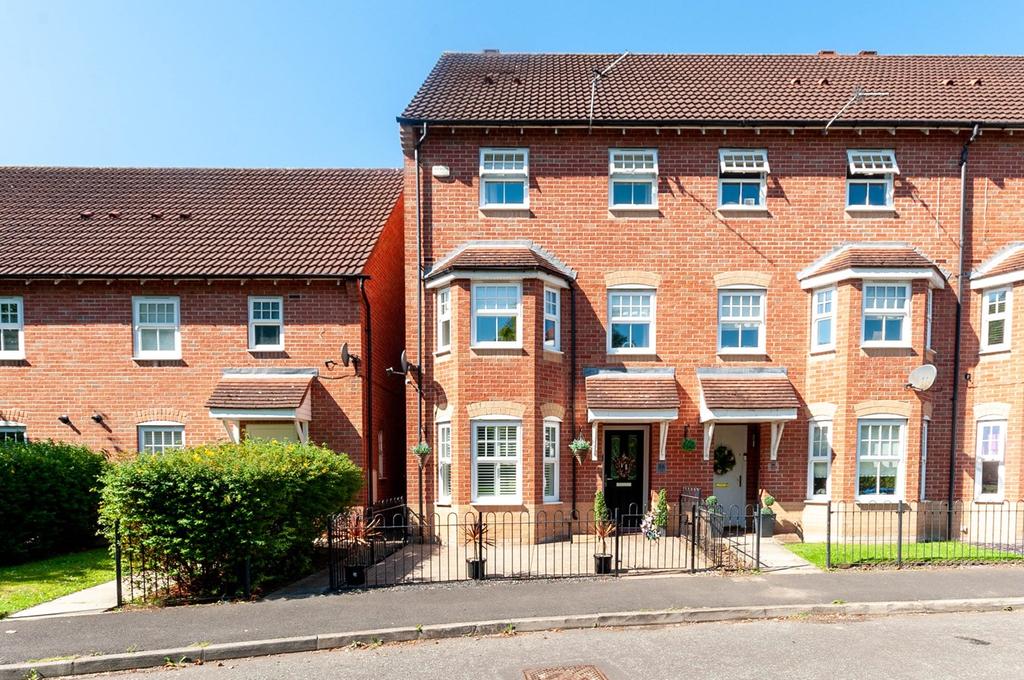 Templeton Drive, Fearnhead, WARRINGTON, WA2 3 bed townhouse £280,000
