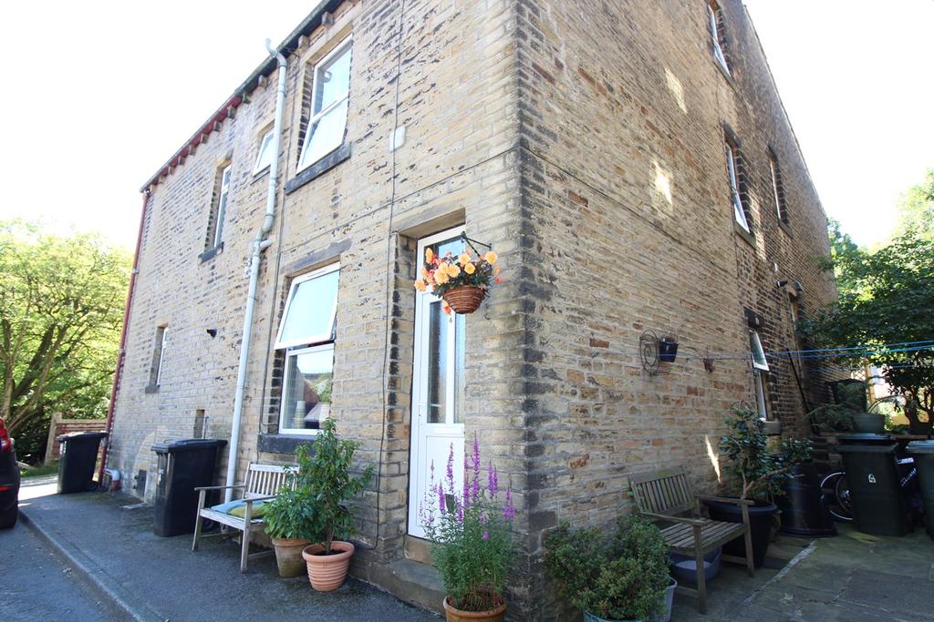 Pear Street, Oxenhope, Keighley, BD22 3 bed end of terrace house £129,950