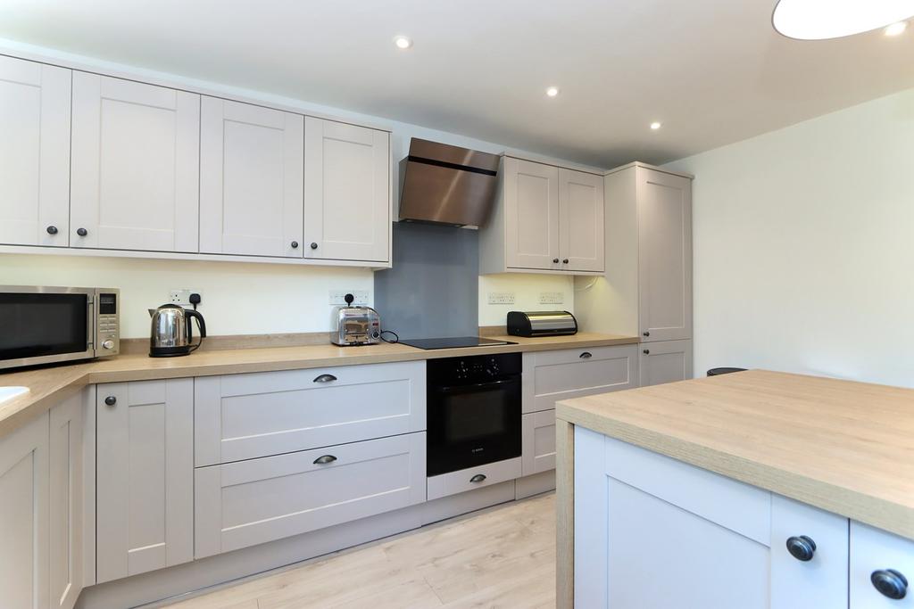 Willow Close, Hagley, Stourbridge, DY9 3 bed semidetached house £