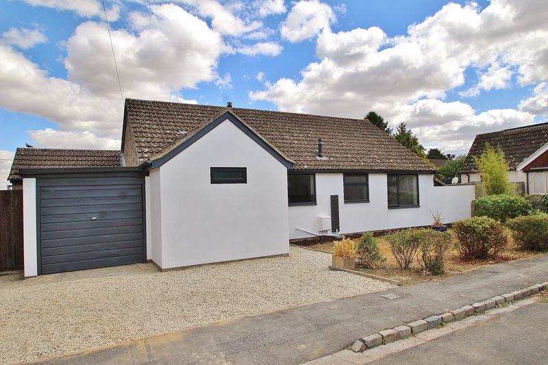 NORTH LEIGH, Perrott Close OX29 6RT 3 bed detached bungalow £525,000