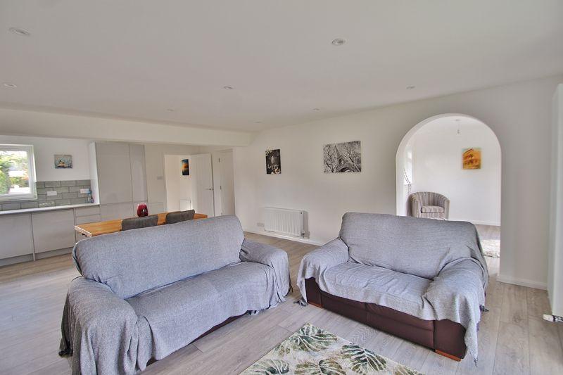 NORTH LEIGH, Perrott Close OX29 6RT 3 bed detached bungalow £525,000