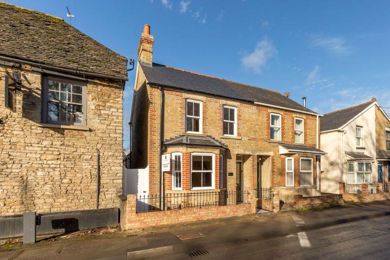 Bicester Road, Kidlington 2 bed semidetached house £1,600 pcm (£369 pw)