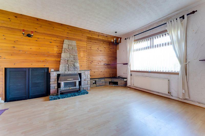 54 Churchill Drive, Ardrossan, KA22 7HF 3 bed semidetached house £80,000