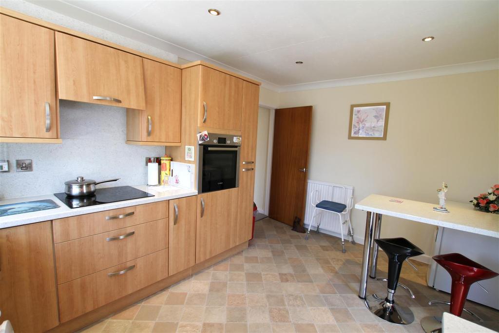 Cilgerran Road, Penybryn, Cardigan 3 bed bungalow £295,000