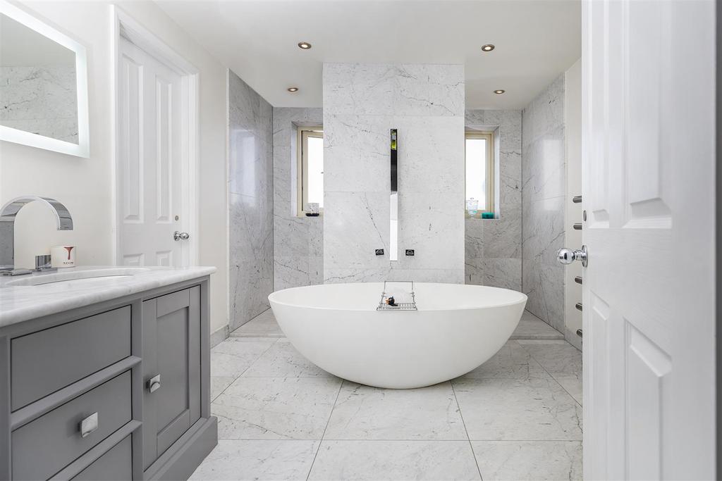 Blake hall drive 36 ensuite use.jpg