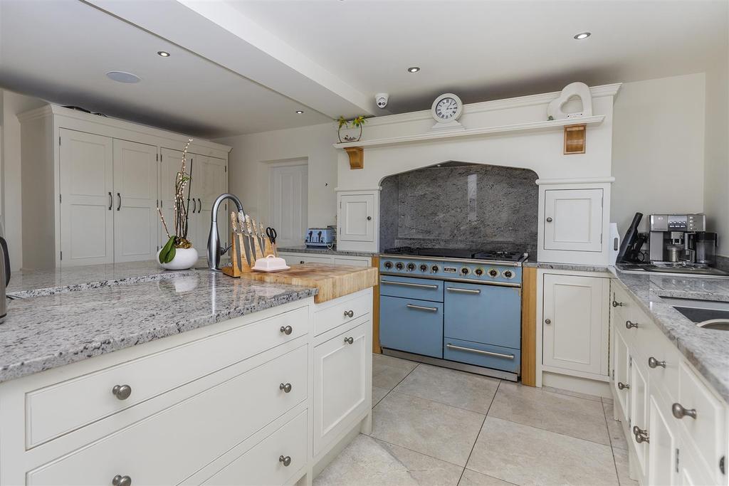 Blake hall drive 36 kitchen use range.jpg
