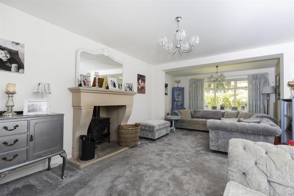 Blake hall drive 36 lounge main.jpg