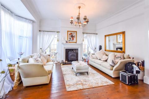 1051 Anlaby Road, Hull, HU4 7PP