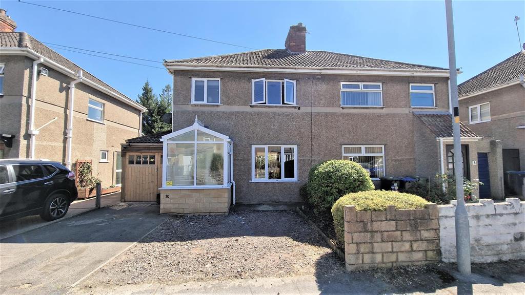 Maple Way, Chippenham 3 bed semidetached house for sale £300,000