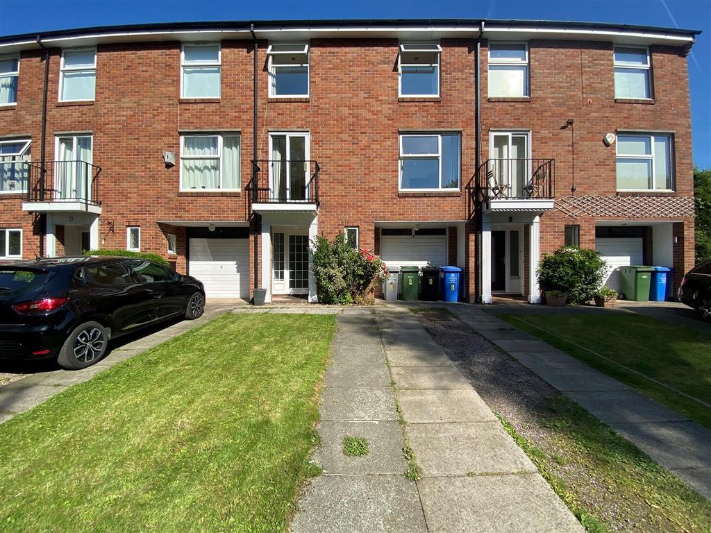 Oakwood Court, Bowdon, Altrincham 4 bed townhouse £1,950 pcm (£450 pw)