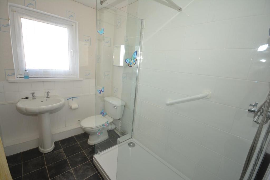 Shower Room 01.JPG