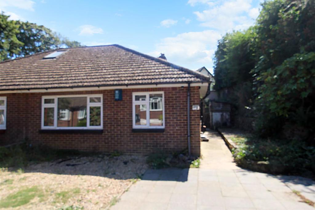 Frog Lane, West Malling 2 bed bungalow £1,100 pcm (£254 pw)