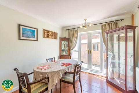 2 Abbeyfields, Finningley, Doncaster, DN9 3EE