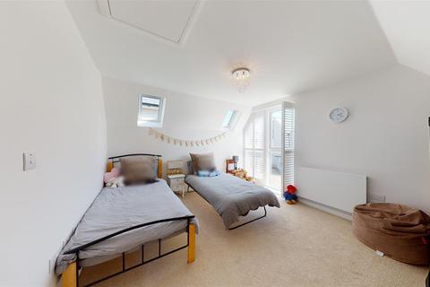 5 Roedean Close, Folkestone, CT19 5UY